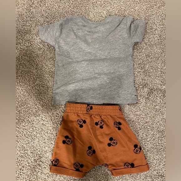 Target Disney Mickey Mouse t-shirt and Shorts 18 months - Picture 4 of 6